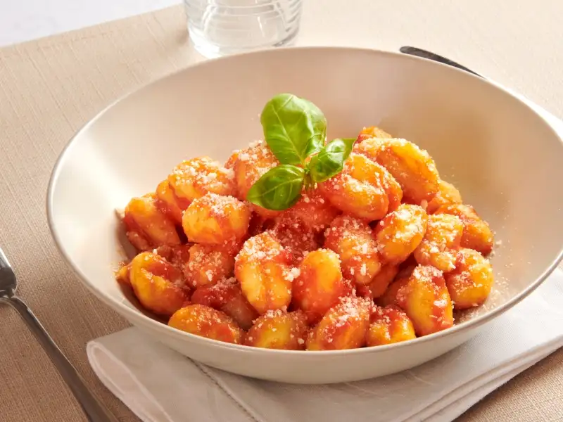 Gnocchi à la sauce tomate et aux boulettes de bœuf